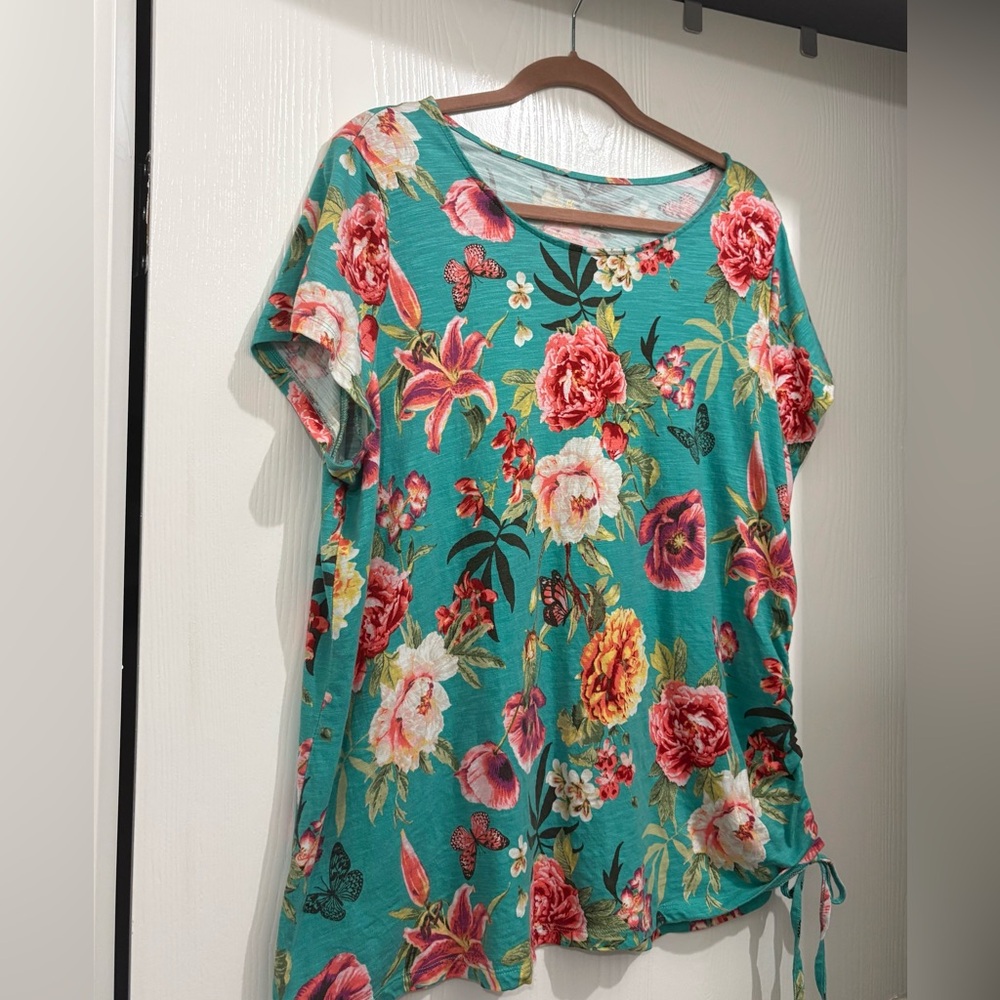 Belle by Kim Gravel short sleeve Top with side ruching 1X